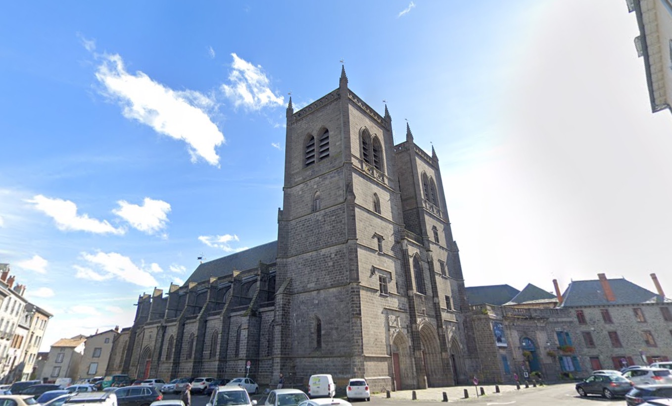 Du miel sur le toit de la cathédrale de Saint-Flour dans le Cantal – c&rsquo;est la première récolte