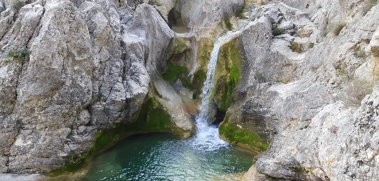 Gard : pour faire « comme un jacuzzi », il verse du liquide vaisselle dans les cascades des Aiguières