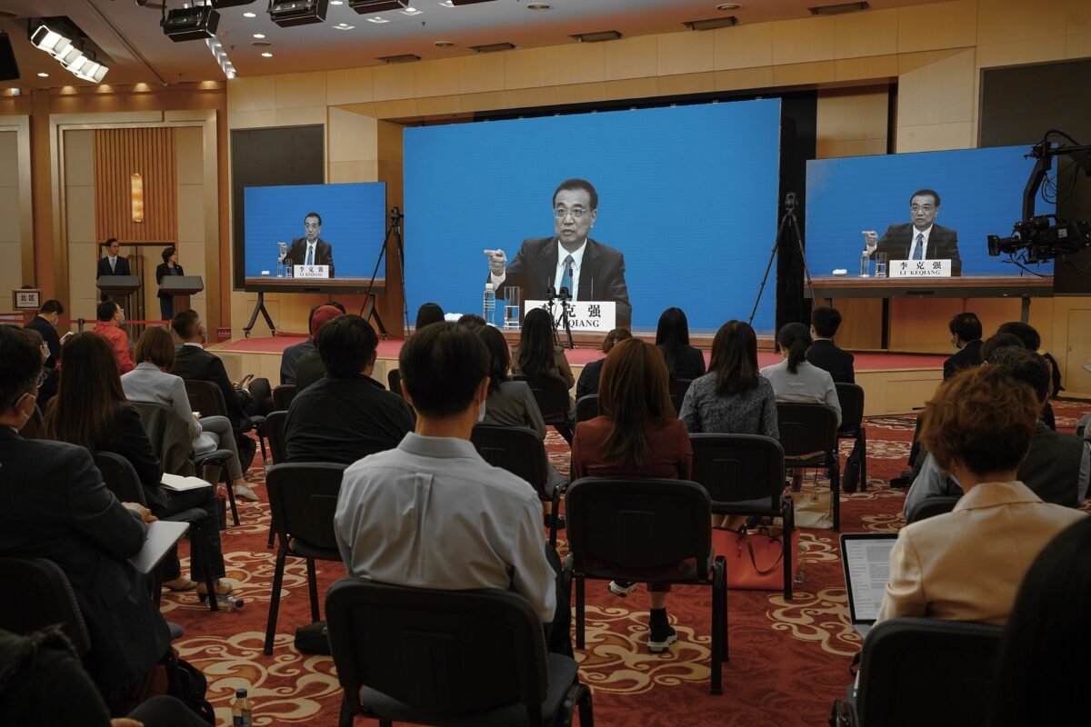 Le Premier ministre chinois reconnaît l&rsquo;existence d&rsquo;une grave crise économique, avec 600 millions de personnes gagnant 140 dollars par mois