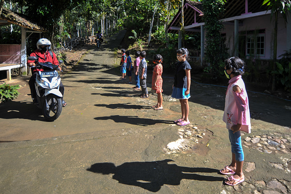 Des enseignants sur les routes pour les Indonésiens privés d&rsquo;école