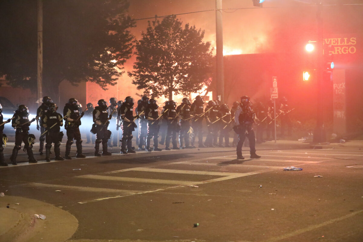 Les autorités s&rsquo;inquiètent des groupes extérieurs qui incitent à l&rsquo;anarchie au milieu des manifestations de Minneapolis