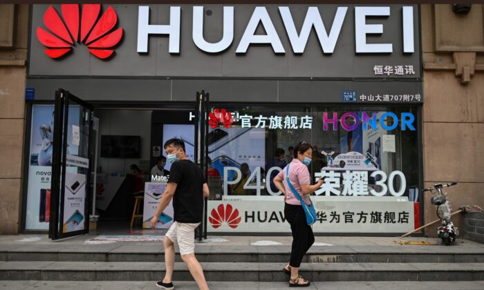 Les États-Unis vont imposer des restrictions de visa au personnel de Huawei et des entreprises technologiques chinoises qui contribuent aux violations des droits de l&rsquo;homme
