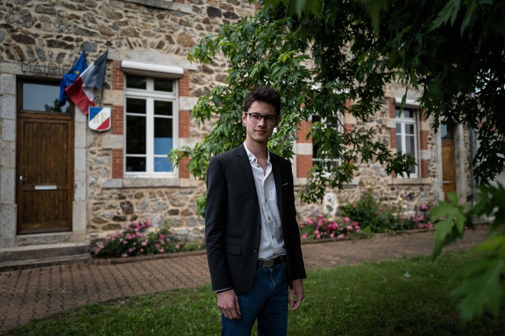 Ardèche : le plus jeune maire de France est âgé de 19 ans et a été élu à Vinzieux