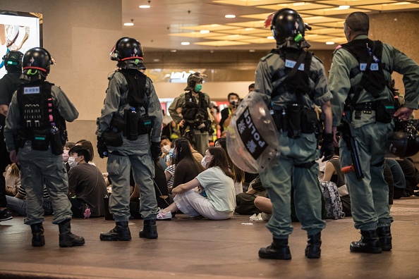 Arrestations à Hong Kong: des militants pro-démocratie dénoncent la « terreur » politique