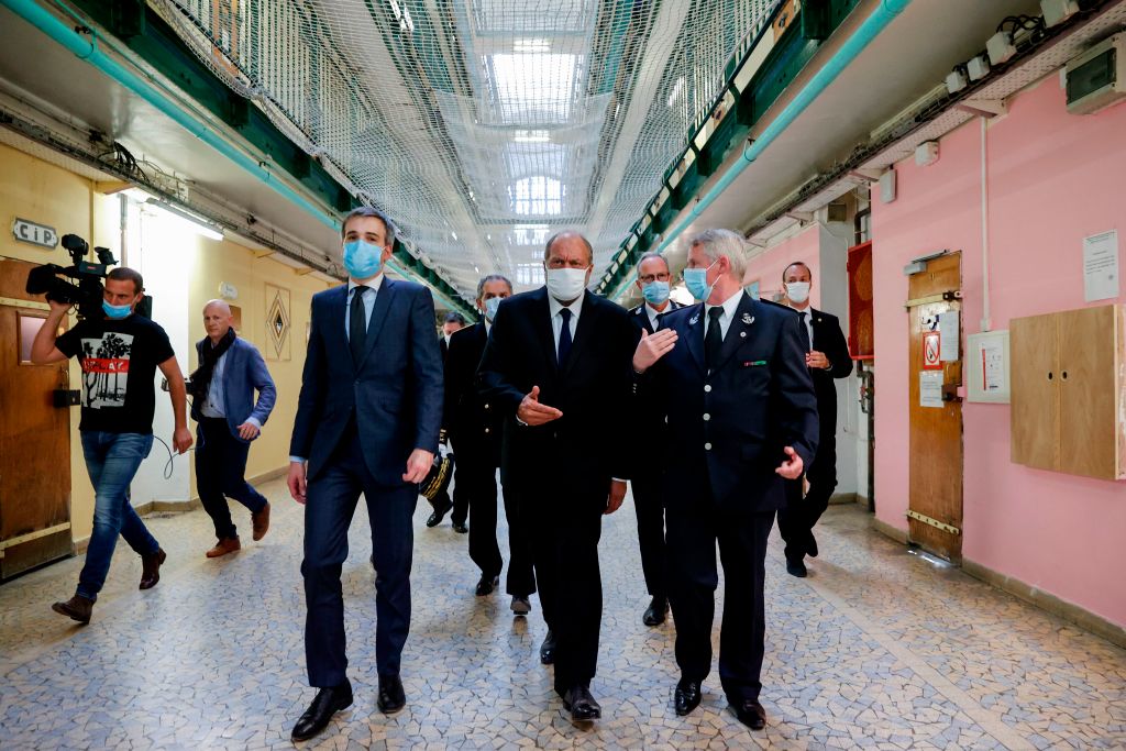 [Vidéo] Éric Dupond-Moretti accueilli bruyamment par les détenus de la prison de Fresnes