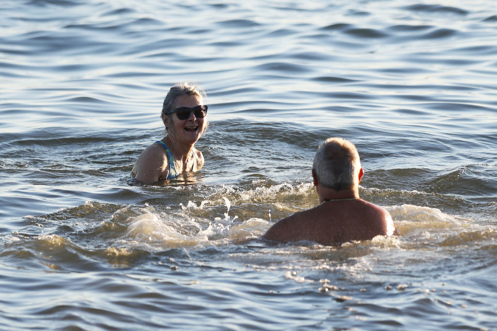 VIDÉO – Les dangers de la baignade : comment s&rsquo;échapper d&rsquo;un courant de baïne