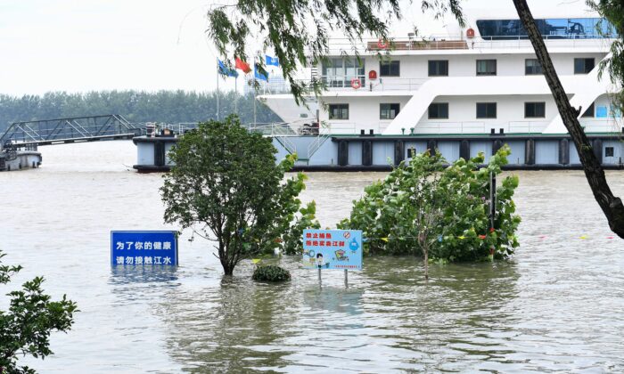 Inondations et tremblements de terre dévastent les provinces chinoises, alors que le Jiangxi annonce des préparatifs de « temps de guerre »