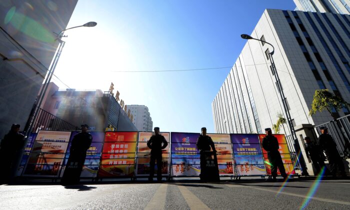 Les autorités du Xinjiang dissimulent des informations sur la dernière flambée de virus alors que les citoyens paniquent