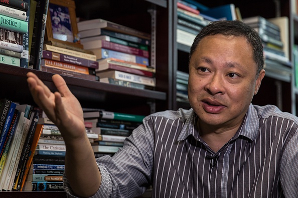 Colère à Hong Kong après le limogeage d&rsquo;un universitaire pro-démocratie