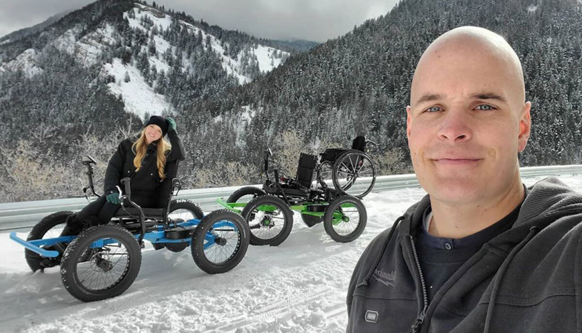 Un homme conçoit pour son épouse un « fauteuil tout-terrain » unique à partir de pièces de moto : « Ce n&rsquo;est pas un fauteuil roulant »