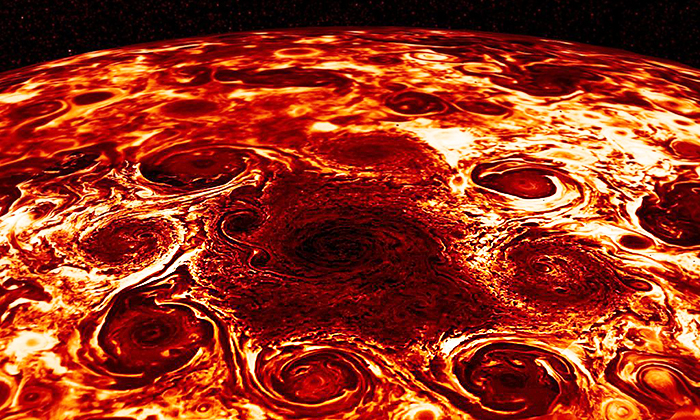 La NASA partage une image incroyable des cyclones polaires de Jupiter, et cela ressemble à une « pizza au poivron »
