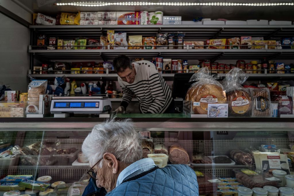 Tarn: les clients d&rsquo;un épicier ambulant l&rsquo;aident à acheter un nouveau camion, après un confinement très chargé