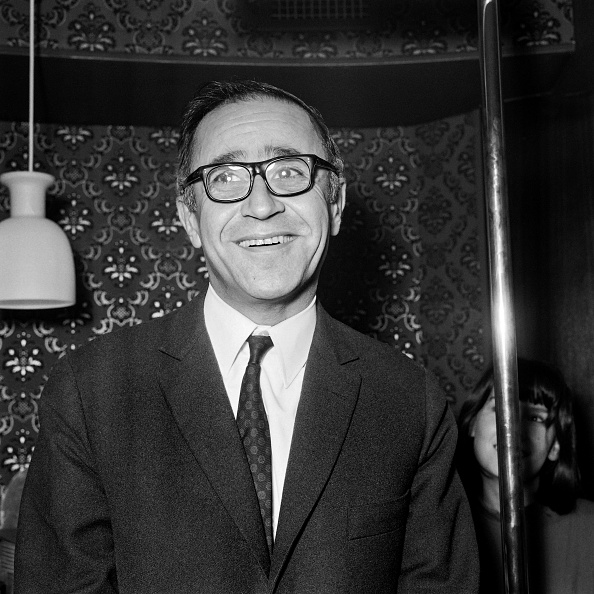 France: décès du dessinateur de presse Kiraz, sous le charme des « Parisiennes »