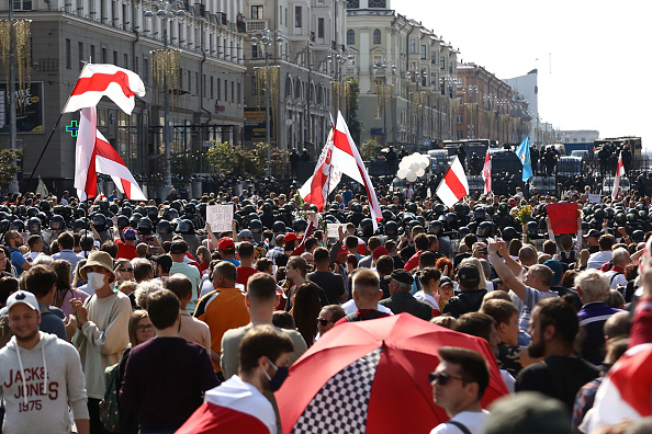 Bélarus : des dizaines d&rsquo;arrestations lors de la grande manifestation de l&rsquo;opposition