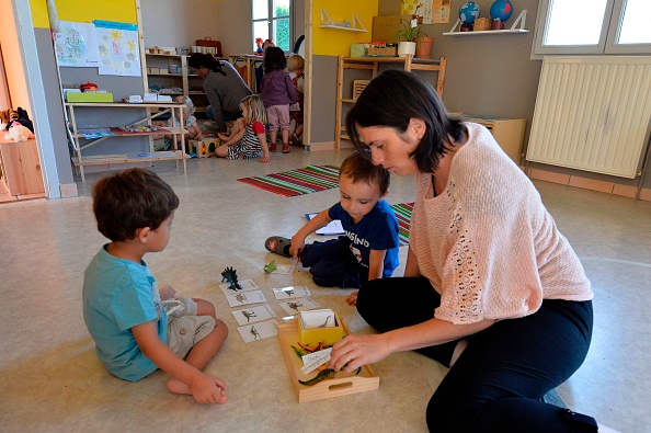 Petite enfance : le masque « pas obligatoire en présence des enfants », annonce le gouvernement
