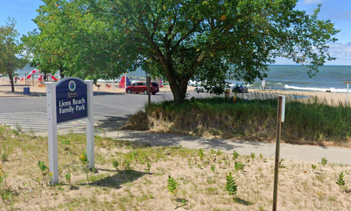 Un père se noie dans un lac en essayant de sauver ses deux enfants du courant, les enfants sont saufs