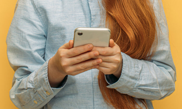 Le stratagème d&rsquo;une enseignante sur les médias sociaux pour surprendre ses élèves de 6e qui publient des photos avec les seins nus sur Facebook