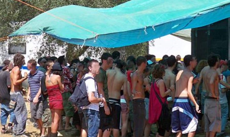 Rave illégale en Lozère : 12.000 personnes réunies, une jeune femme décédée