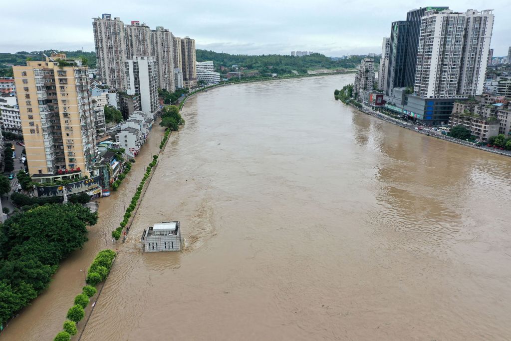 Un typhon s&rsquo;ajoute aux inondations en Chine, ce qui menace de plus belle le barrage des Trois-Gorges