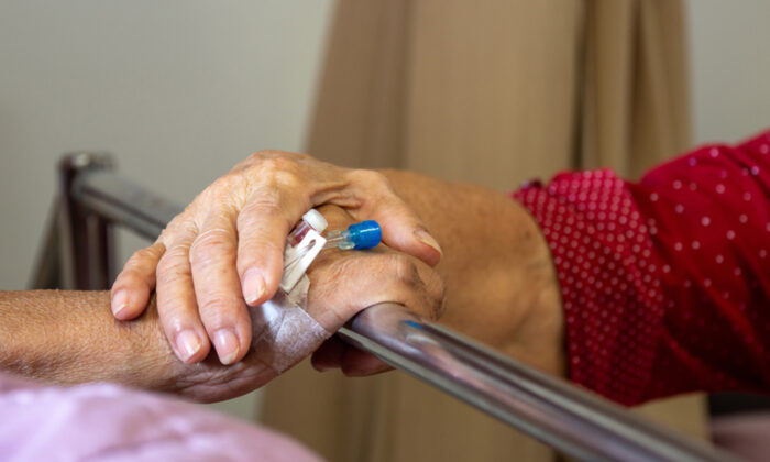 Une histoire d&rsquo;amour : un couple de 91 ans, marié depuis 70 ans, meurt à quelques heures d&rsquo;intervalle