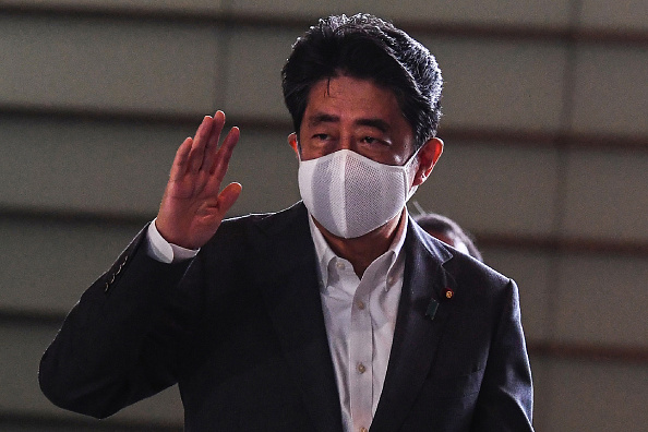 Le parti au pouvoir au Japon choisit un successeur à Shinzo Abe