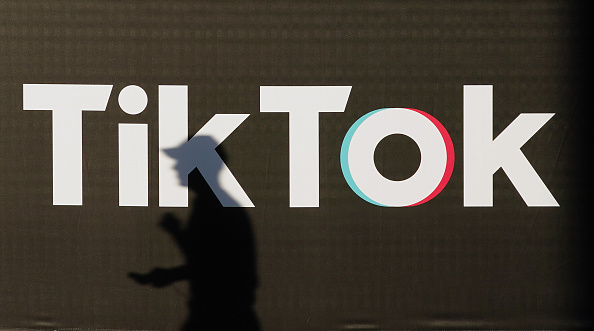 Etats-Unis: le gouvernement maintient à dimanche l&rsquo;arrêt des téléchargements de TikTok