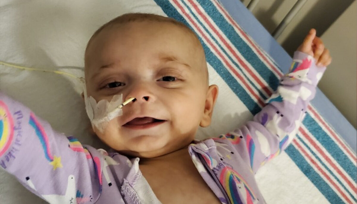 Un bébé lutte contre le cancer pour atteindre son premier anniversaire : « C&rsquo;est une combattante épatante »