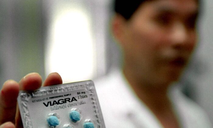 Les douanes américaines saisissent des pilules de Viagra, des vêtements et du maquillage contrefaits en provenance de Chine