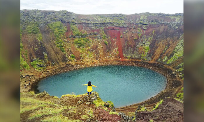 Ce lac de cratère volcanique est un joyau géologique exceptionnel planté dans le magnifique décor du paysage Islandais