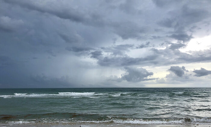 Une mère, âgée de 49 ans, se noie en essayant de sauver ses 3 enfants des eaux troubles sur une plage au New Jersey