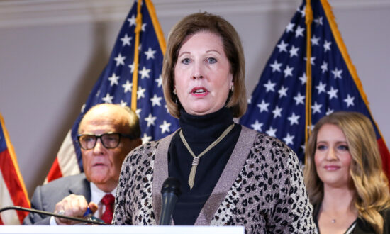 L&rsquo;avocate Sidney Powell promet une poursuite judiciaire d&rsquo;ampleur « biblique », dans les jours à venir