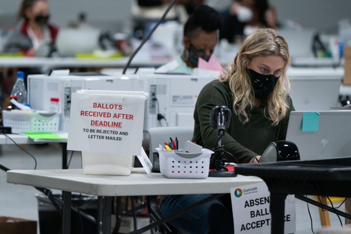 La Géorgie poursuit son enquête sur les « électeurs décédés » à la suite du déblocage de deux affaires