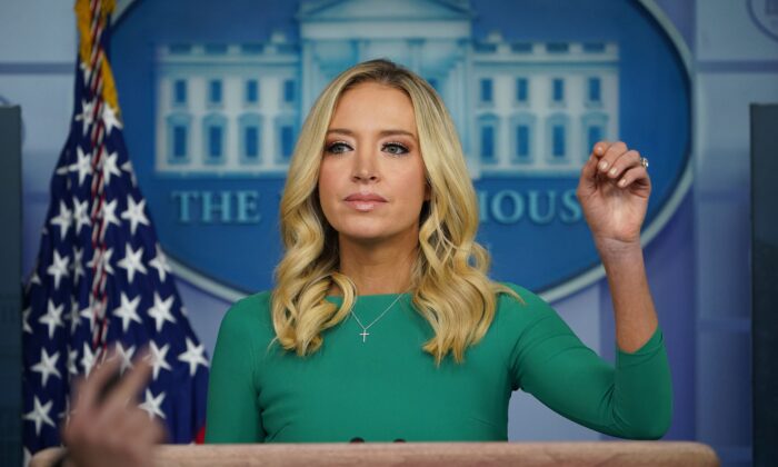 Kayleigh McEnany : Donald Trump ne doit pas céder en raison du « processus constitutionnel » en cours
