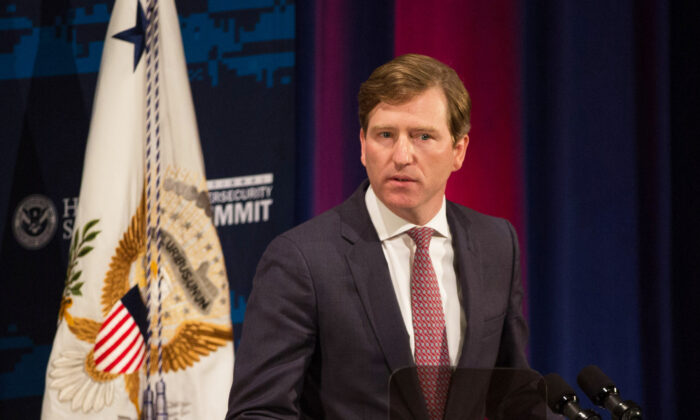 Trump licencie le directeur de la CISA quelques jours après que l&rsquo;agence a qualifié l&rsquo;élection de « la plus sûre de l&rsquo;histoire américaine »