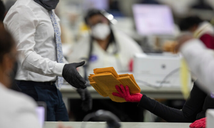 Il y a eu un effort délibéré pour perturber notre tâche, selon un observateur de bureau de vote à Détroit