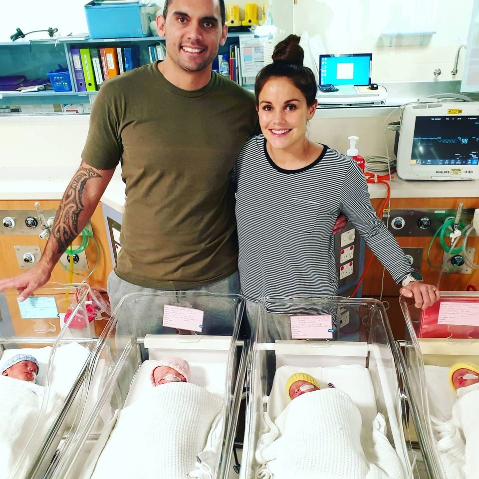 Une mère donne naissance à des quadruplés de façon naturelle après des années d&rsquo;infertilité et se souvient du moment où elle l&rsquo;a découvert