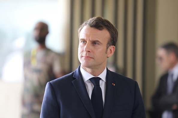 Coronavirus : Emmanuel Macron « ne présente plus à ce jour de symptômes »
