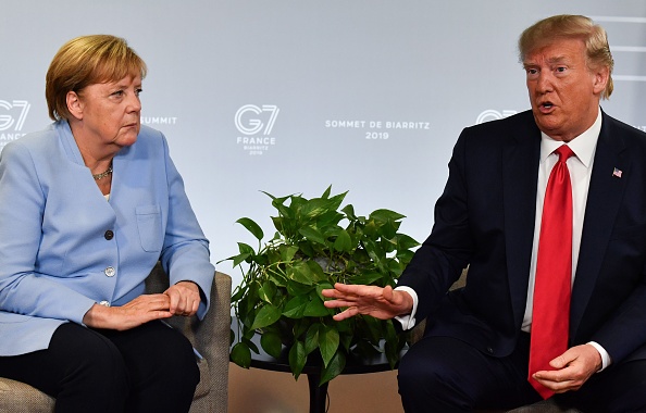 Merkel juge « problématique » la suspension du compte Twitter de Trump