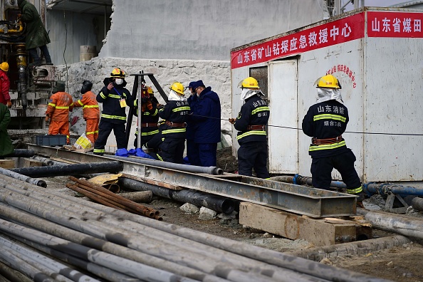 Chine: un des 22 mineurs coincés sous terre a été secouru