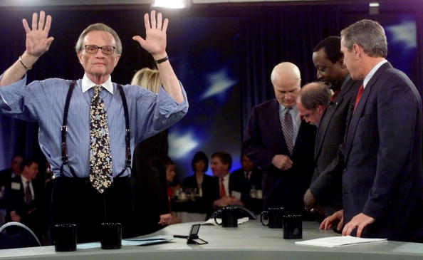Coronavirus: le célèbre journaliste TV Larry King hospitalisé (CNN)