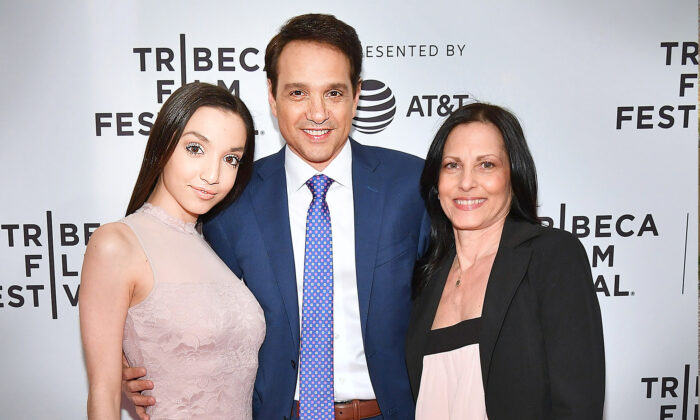 La vedette de « Karaté Kid » partage le secret de ses 33 heureuses années de mariage avec son amour de jeunesse