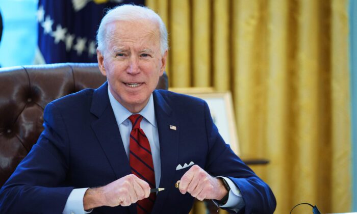 Biden établit un record pour le nombre d&rsquo;actions exécutives signées dans les neuf premiers jours d&rsquo;un mandat présidentiel