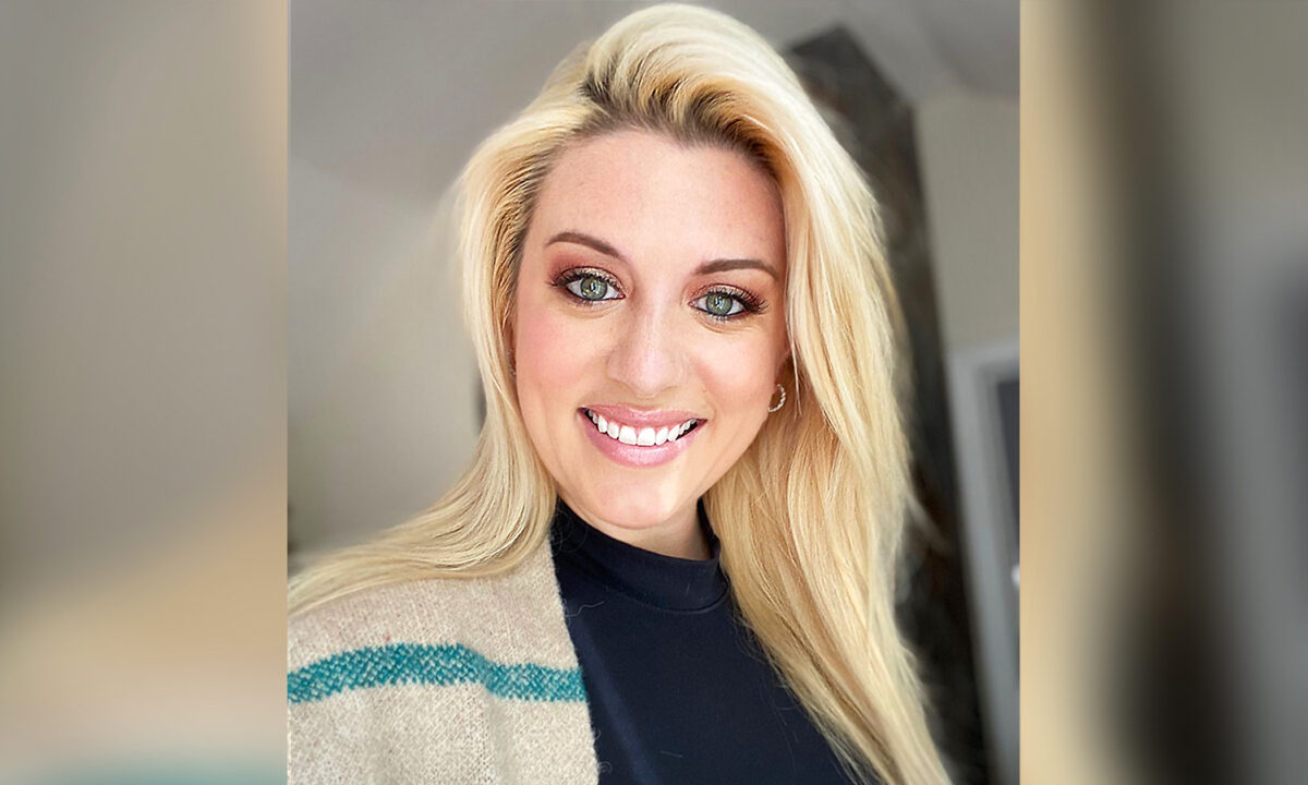 Une mère qui travaille fait une réplique remarquable d&rsquo;un troll sur Internet qui a dit qu&rsquo;elle avait l&rsquo;air « fatiguée »