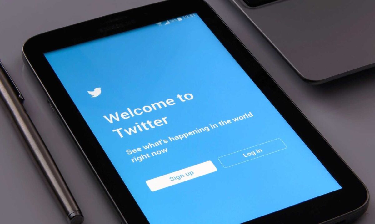 « Coucou, je suis de retour ! » Mila retrouve son compte Twitter après une suspension injustifiée