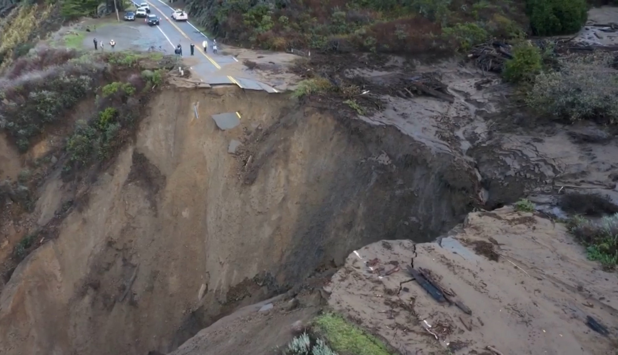 [Video] Effondrement d&rsquo;un immense tronçon de route en Californie