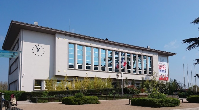 Bron, près de Lyon : le maire insulté et menacé, son véhicule caillassé