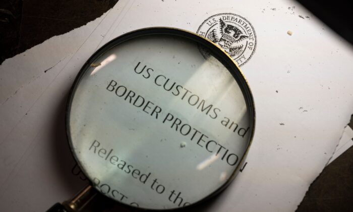 Pendant la pandémie, la Chine a expédié des millions de masques et de kits de test contrefaits aux États-Unis