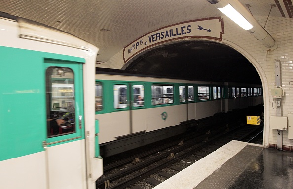 « Le métro c’est un peu comme chez McDo, c&rsquo;est ‘venez comme vous êtes’ » : Gaëtan nous offre les moments les plus drôles du métro sur son compte Instagram