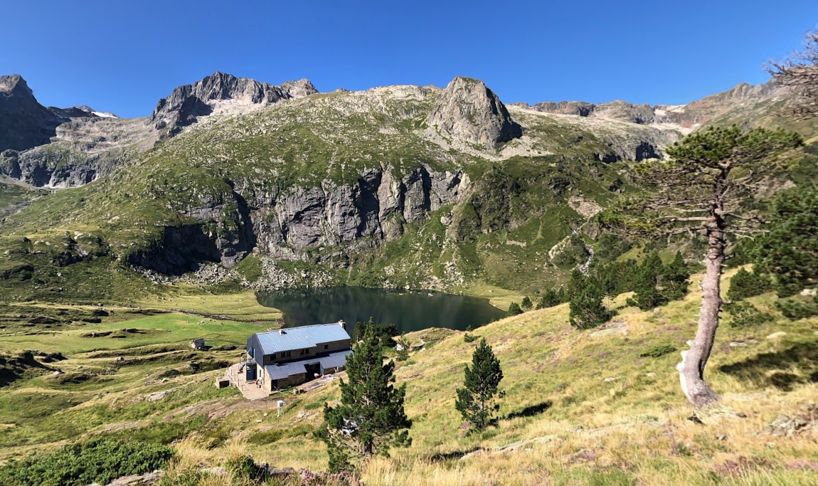 Pyrénées : entre lacs et montagnes, ce refuge cherche son gardien pour la saison 2021