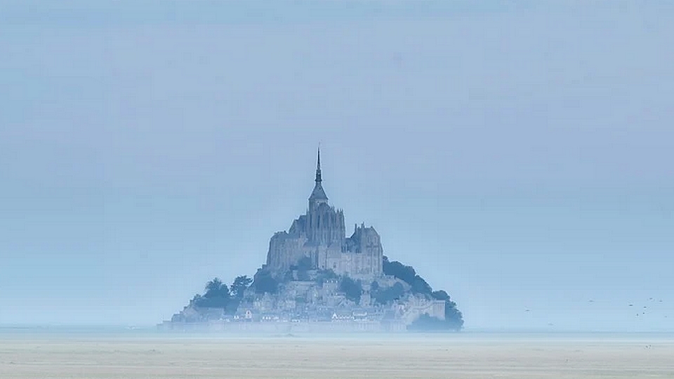 Normandie : le Mont Saint-Michel sous la neige (vidéo)